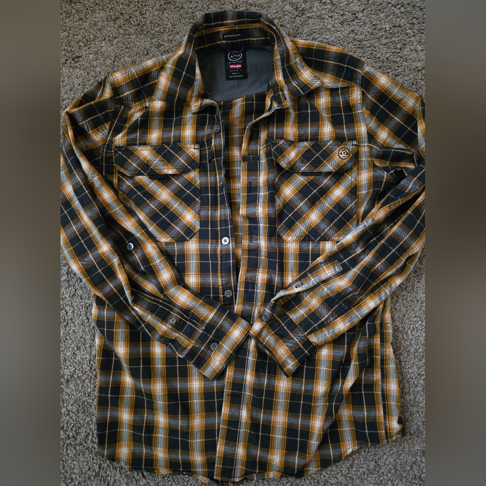 Men's Wrangler Plaid Button-Up Shirt